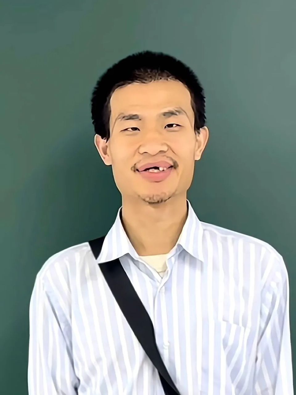 北大韦东奕韦神一条视频涨粉200 万,这个穿蓝衬衫的数学天才,凭啥刷屏