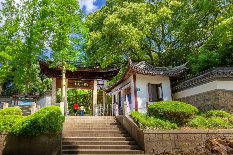 游客咨询电话:67853551成人票原价:12元上海醉白池公园05游客咨询电话