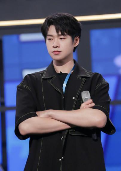 李木戈导演出面力挺杨洋,玩针对故意不提魏大勋,娱乐圈好现实!