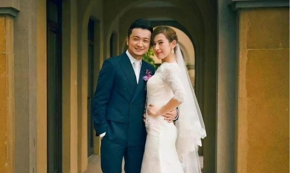 撒贝宁携老婆新疆庆生,同尼格买提跳民族舞,小尼老婆缺席引热议_腾讯