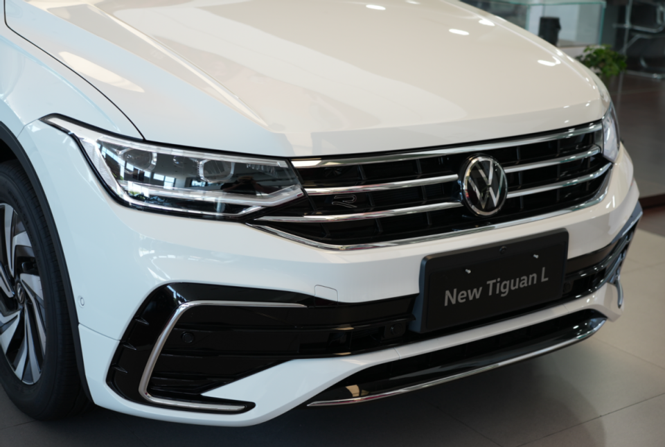 上汽大众途观l,出众款起售14.99万元,途观l pro智能看齐新能源