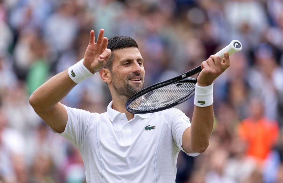 阿尔卡拉斯历经起伏愈加老练,但德约科维奇今年也换了新的庆祝胜利