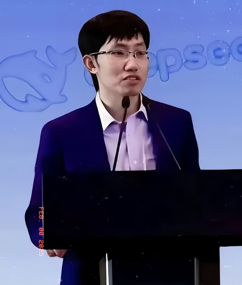 tob话聊室:联通联合华为推出家庭机器人;梁文锋发表de