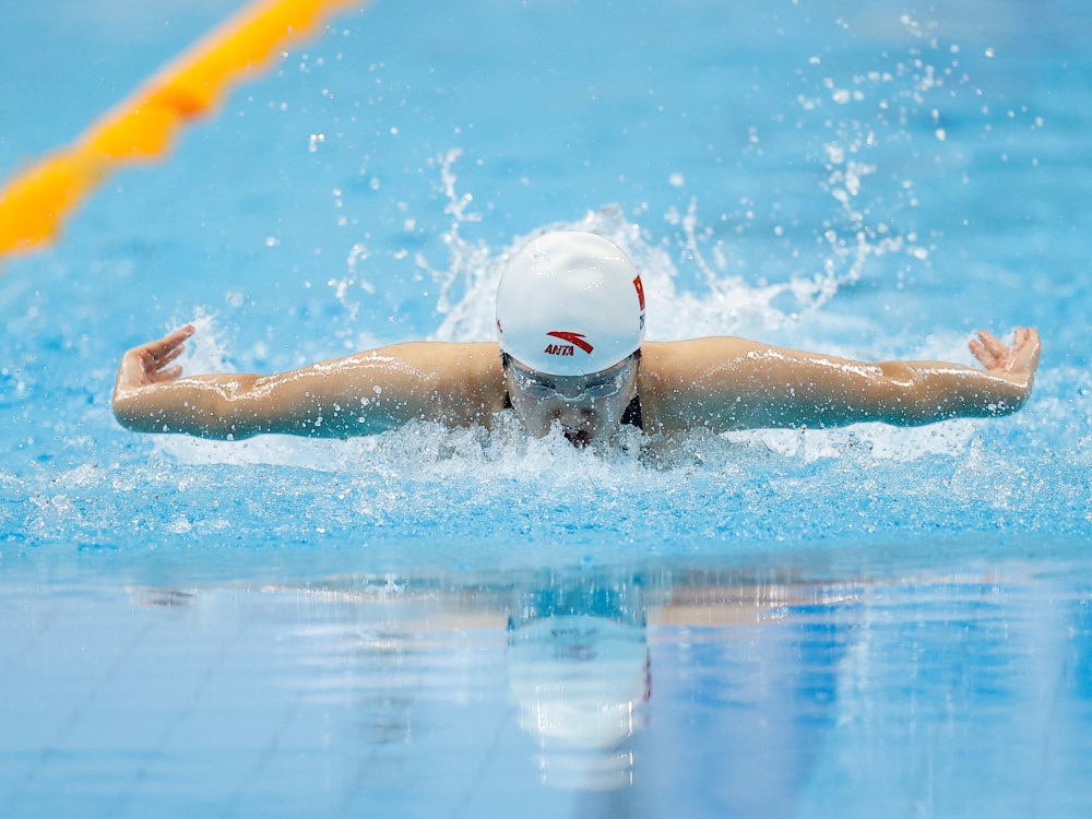 游泳——中学组女子100米蝶泳赛况_腾讯新闻