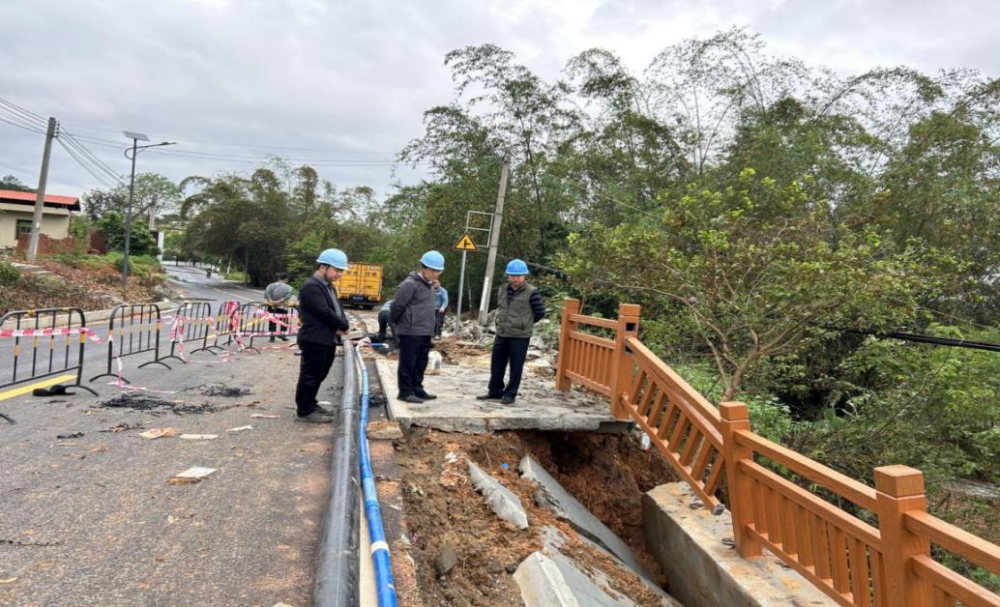 4月4日下午,市水投集团接到群众反映武江区芙蓉北路毛巾厂宿舍挡土墙