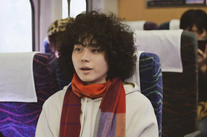 讲述顶着一头爆炸头卷发,具有超强推理能力的大学生久能整(菅田将晖