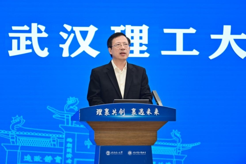 王太晖致辞时指出,此次院士,专家,企业家群英荟萃,学术,技术,产业交融