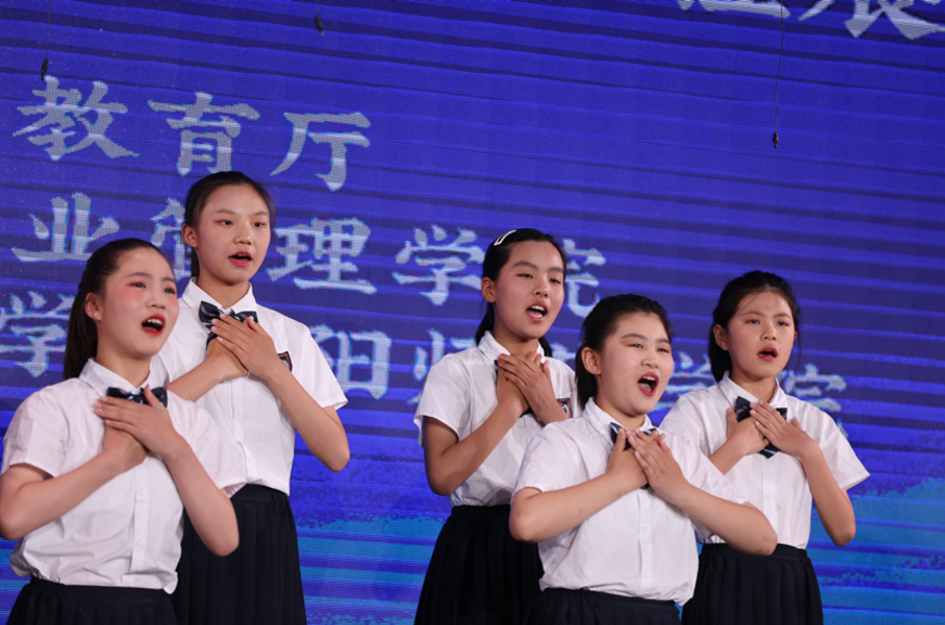 这群乡村中小学的孩子们用歌声唱响未来