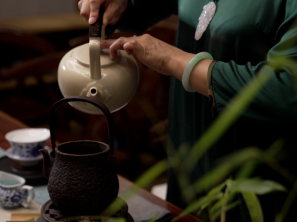 除此之外,青浦区的"阿婆茶",黄浦区的"湖心亭茶艺"与"汪怡记龙井茶
