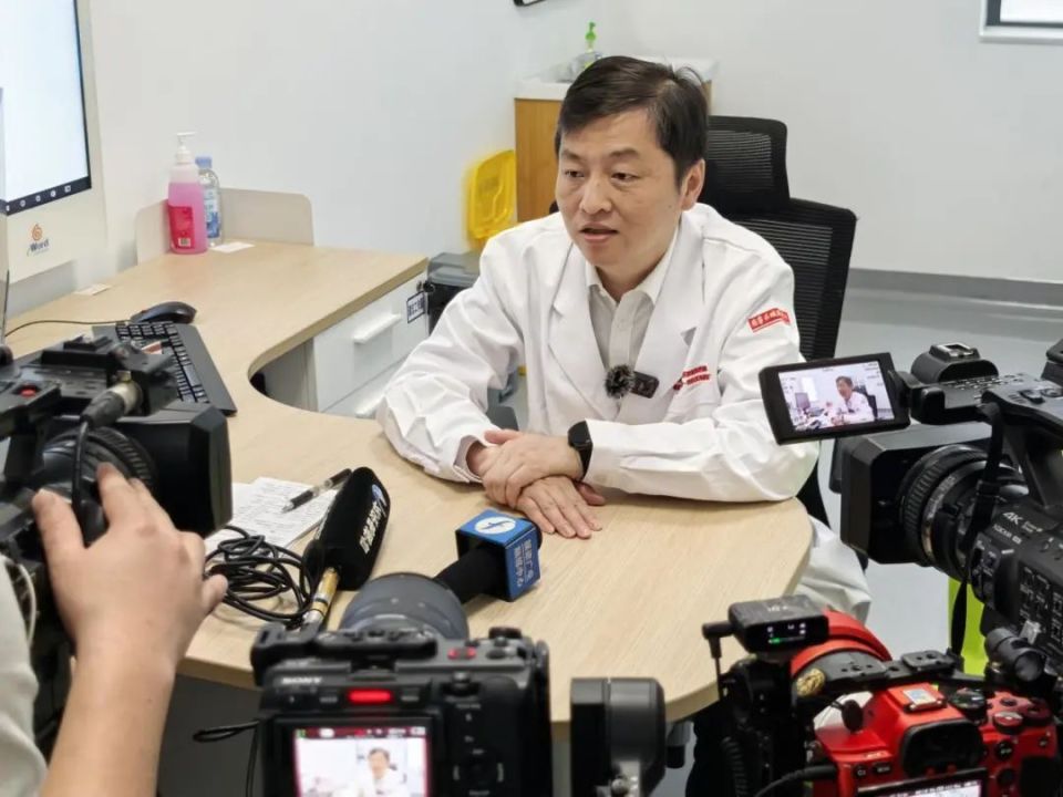 顾宇翔表示医院结合附一医院和华山医院的强势学科,建立"4 1 x"的学科