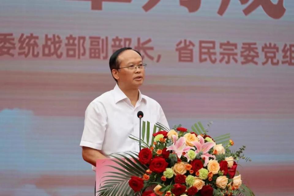启动仪式并讲话,怀化市人民政府副市长余建勇,通道县委书记覃歇民致辞