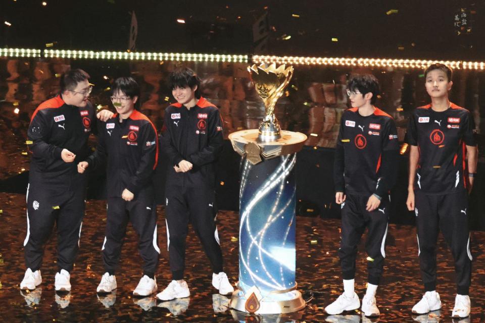 成都ag超玩会发声:希望大家尊重我们的努力与付出