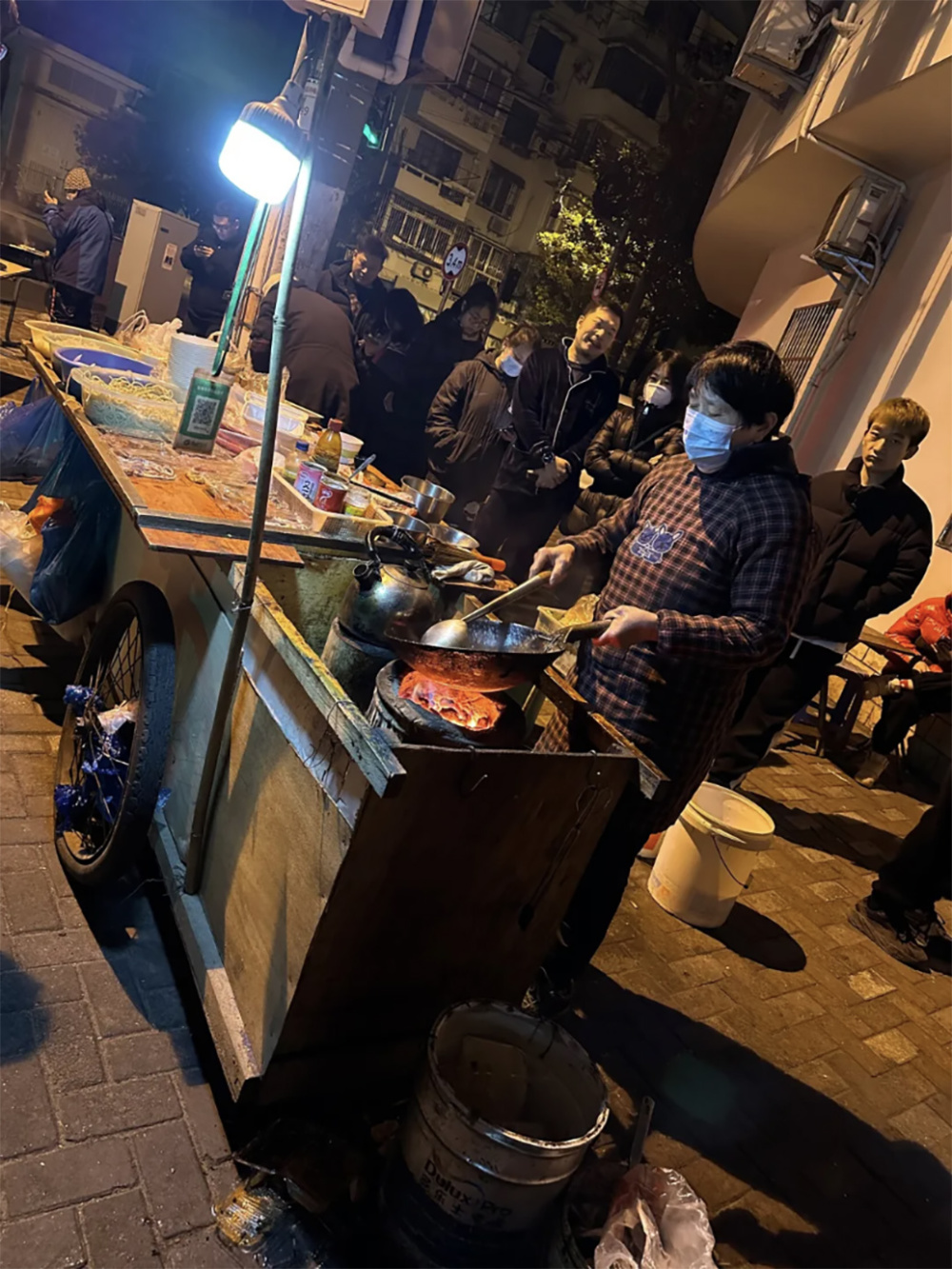 路边摆摊热闹与辗转的四十年