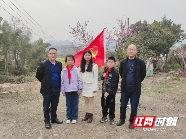 涟源市斗笠山镇中心小学开展学雷锋志愿服务活动