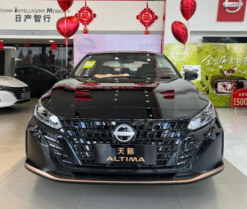 不只是黑武士,日产天籁20周年黑金版到店实拍图曝光