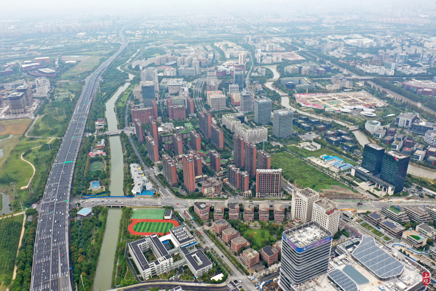 张江科学城“科学之门”东西双塔外立面幕墙完工，2025年整体交付_腾讯新闻