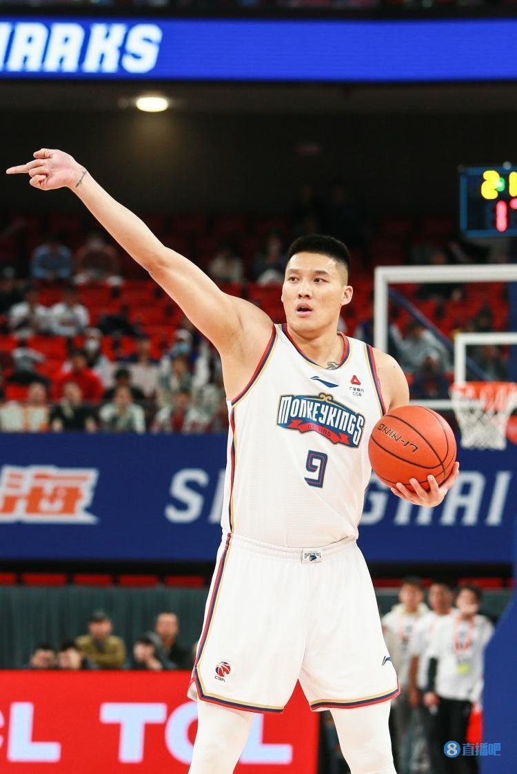 9中9砍下赛季新高22分 探长:本赛季绝对是曾繁日