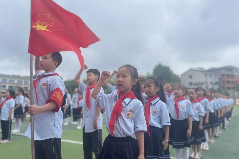 全省各地少先队"六一"期间开展"红领巾爱祖国"主题实践活动
