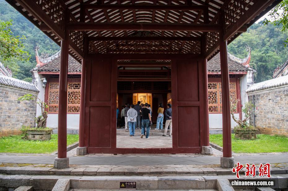 探访中国现存规模最大土司建筑群“壮乡故宫”_腾讯新闻