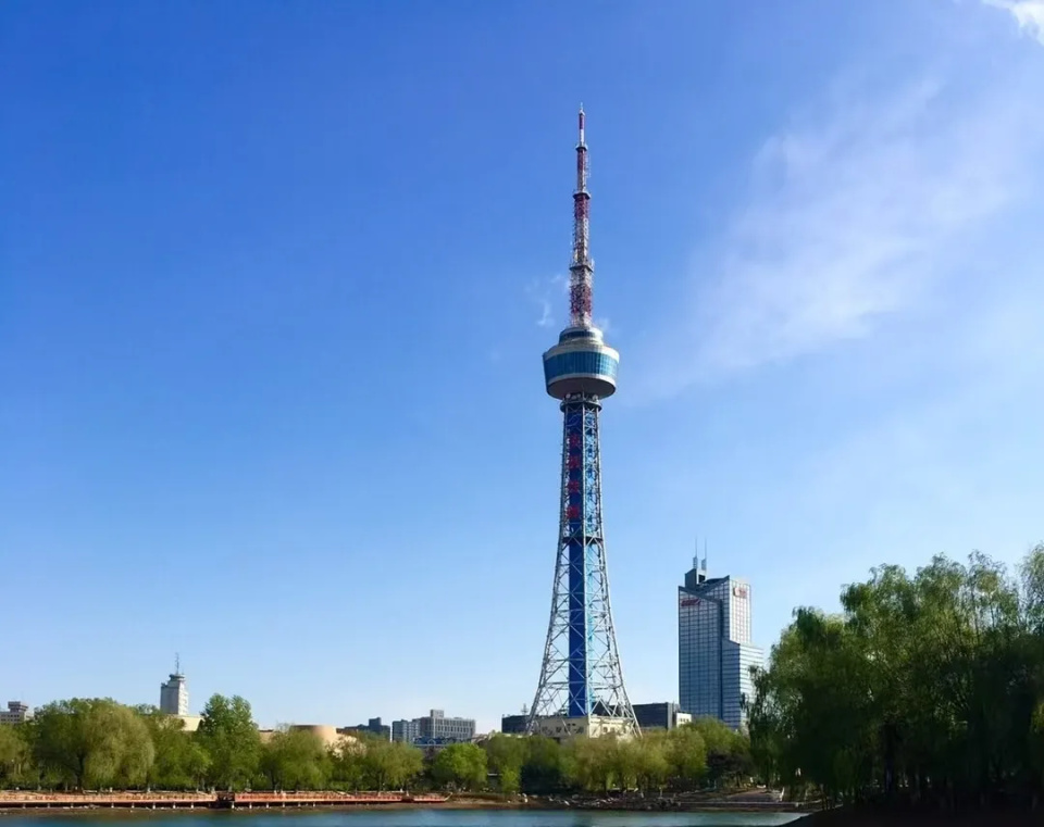 是长春市标志性建筑之一,不仅是吉林省电视调频广播节目的发射中心和