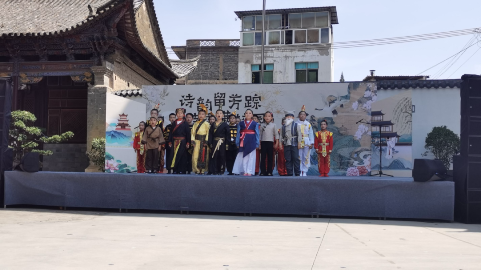 蒙自二小举办“诗韵留芳踪 诗香满校园”第四届文化艺术周暨第八届读书节_腾讯新闻
