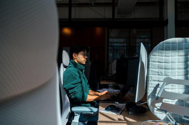 揭秘OpenAI转身之路：从非营利到商业，ChatGPT背后的伦理与速度之争