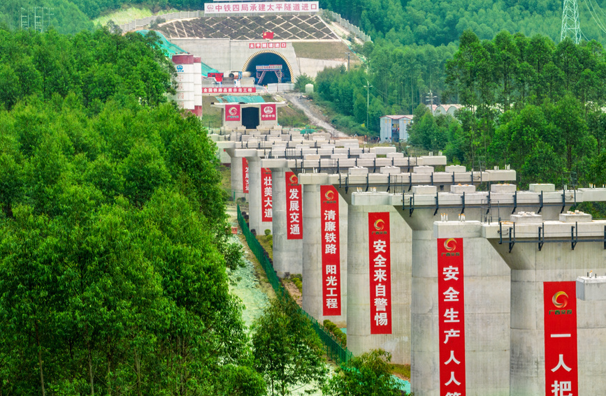 广西柳梧铁路建设如火如荼