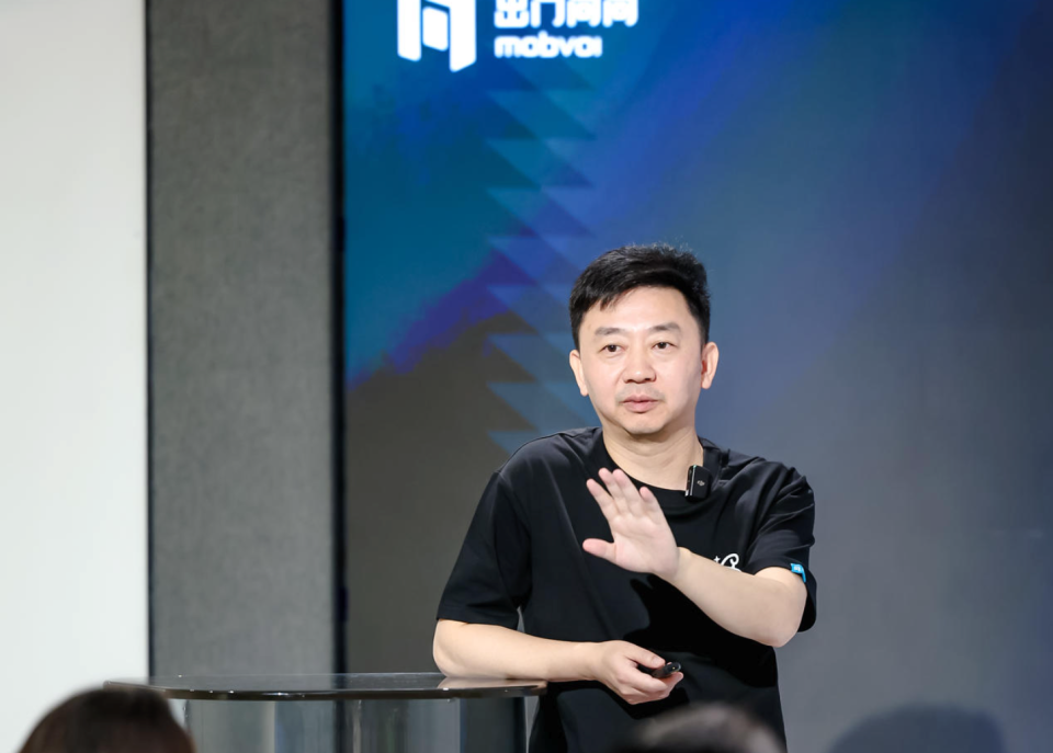 一个被 AI 硬件伤害了十年的创业者，又做了一个 AI 硬件