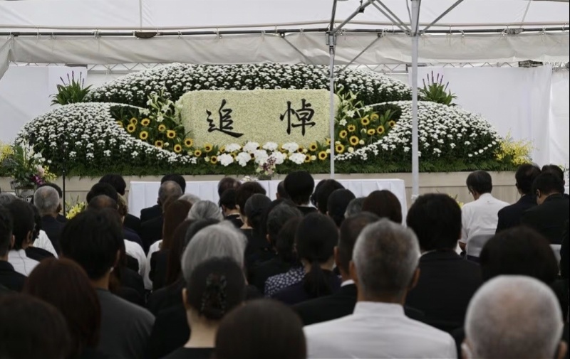 致36死的京阿尼纵火案6周年追悼现场曝光！凶手已被判死刑_腾讯新闻