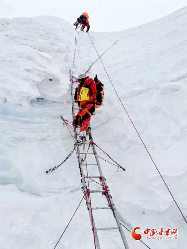 陇拍客|张掖青年马啸再次成功登顶珠峰