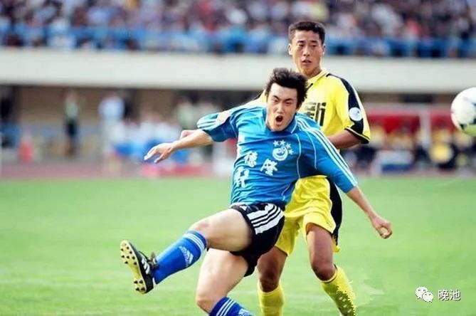 大连足球史上今天:1999年足协杯万达vs厦门,ac米兰小球迷抢镜迟尚斌(5