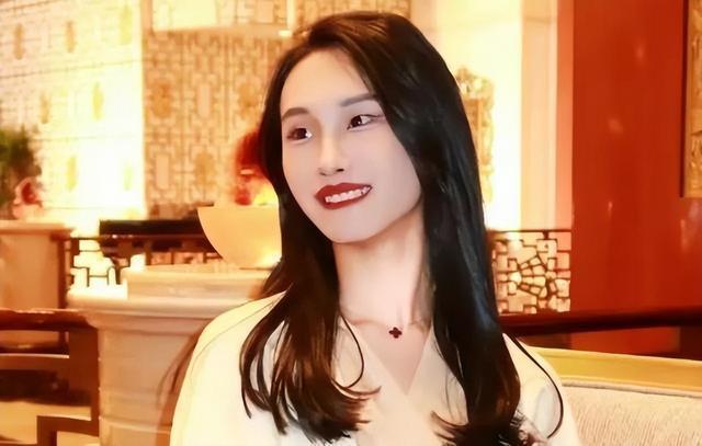疑似易建联事件“女主”过往争议：男扮女装进女浴室被拘留 网暴空姐_腾讯新闻