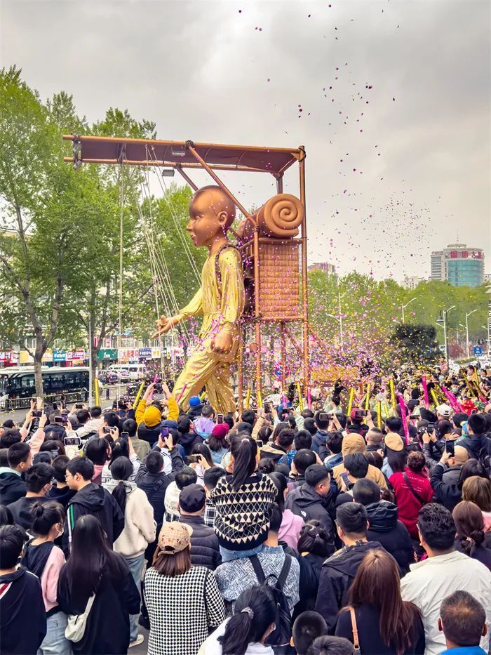 人潮人海生金地商圈持续火爆释发展后劲