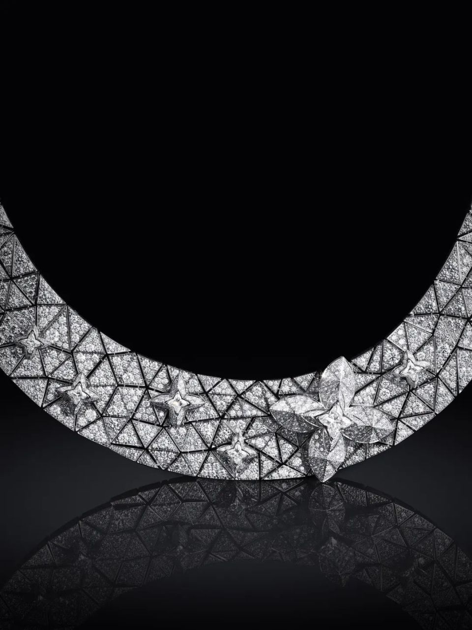 当lv捧出56克拉粉钻的「巴黎之心」