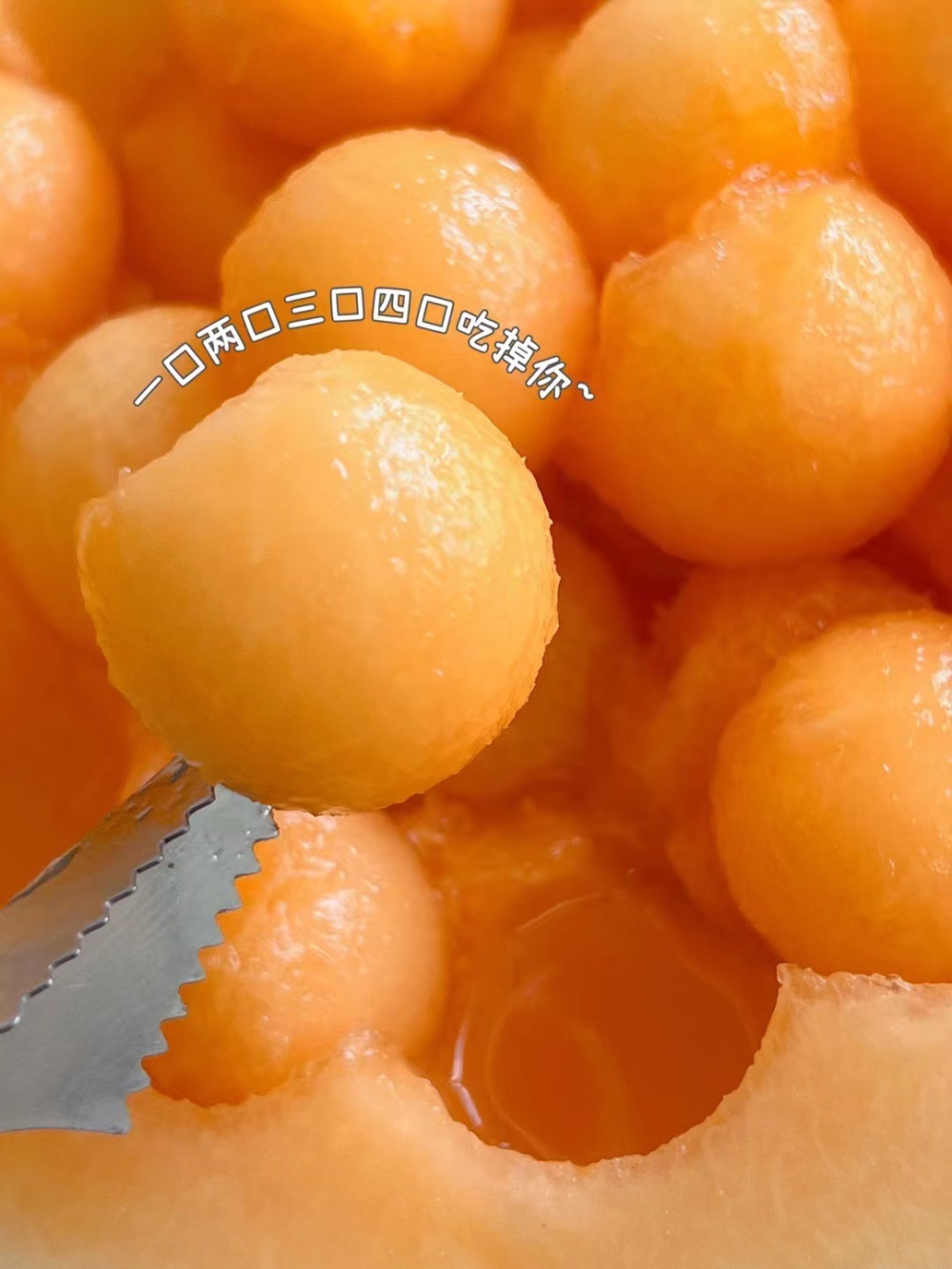 哈密瓜般清脆,但松脆中带着软糯,如果喜欢甜甜糯糯的瓜,拿回家冰镇下