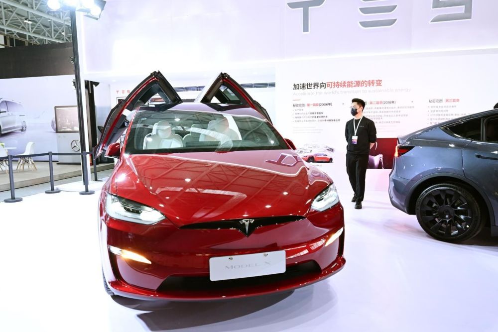 特斯拉"特别"阵容亮相安徽车展 model x烈焰红实车首秀_腾讯新闻