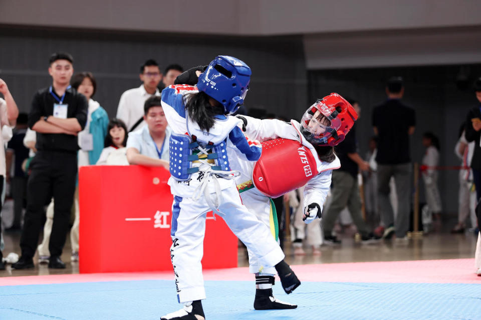 市健运会跆拳道总决赛举行700多名成都少年今起冲冠
