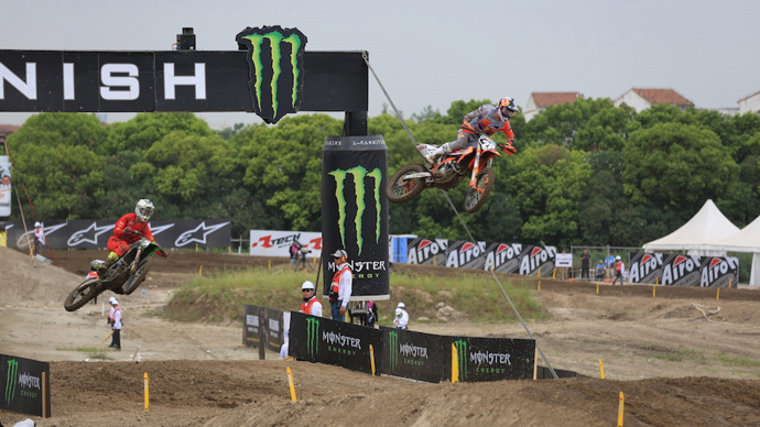 一条"贤"字赛道背后的经济账