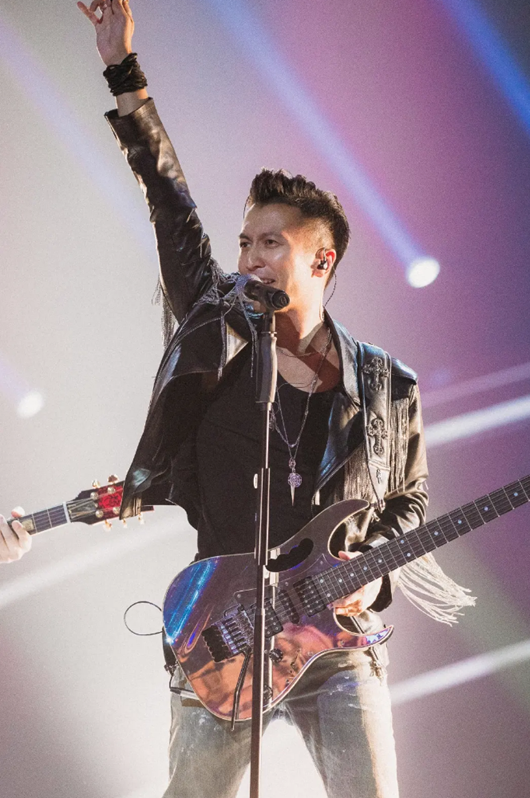 从叛逆少年到成功人士,43岁谢霆锋都经历了什么?_腾讯新闻