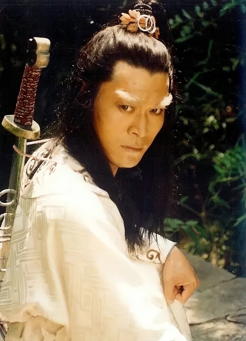 《白眉大侠》:当徐良穿上白衣服,帅气程度一点儿也不输白云瑞_腾讯