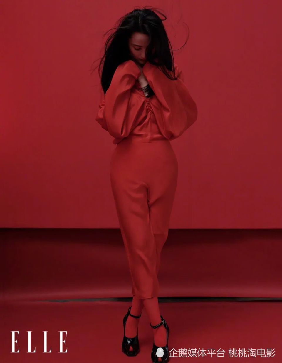 48岁"水灵"蒋勤勤《elle》杂志大片,优雅大女人风姿万千_腾讯新闻
