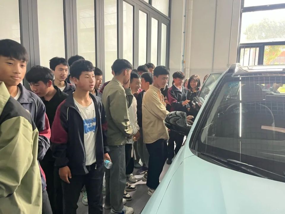 东乡县民族中学组织开展"游家乡,知家乡,爱东乡"红色研学活动