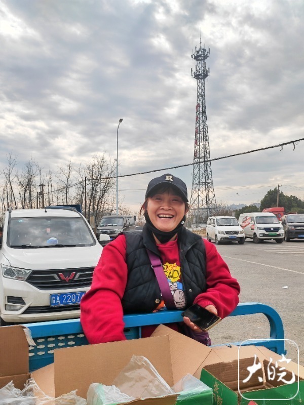 年終人物回訪合肥盒飯姐新年心願擺好攤子賣好盒飯