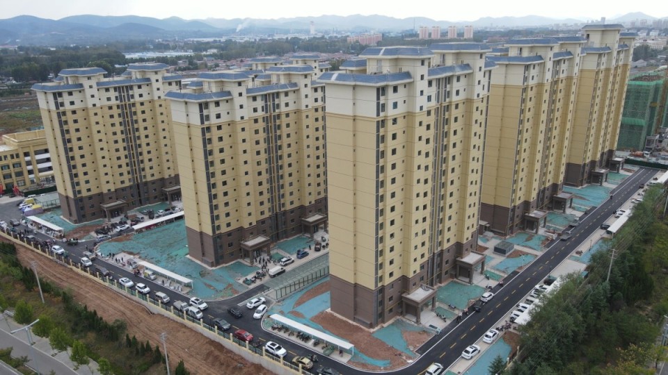 沂源县南石臼村村民回迁住新房