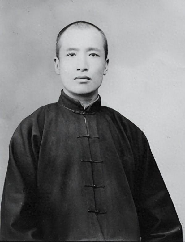 被日本人浇油漆烧死的沈阳警察局长——《巨流河》书中人物张大飞生父