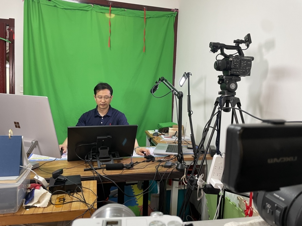 非典型数学老师宋浩:三条视频b站播放量前十,没空中年危机_腾讯新闻