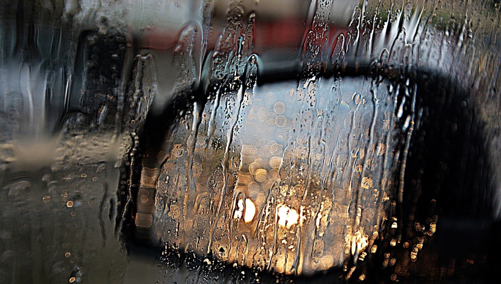 凌晨下雨的图片大全图片