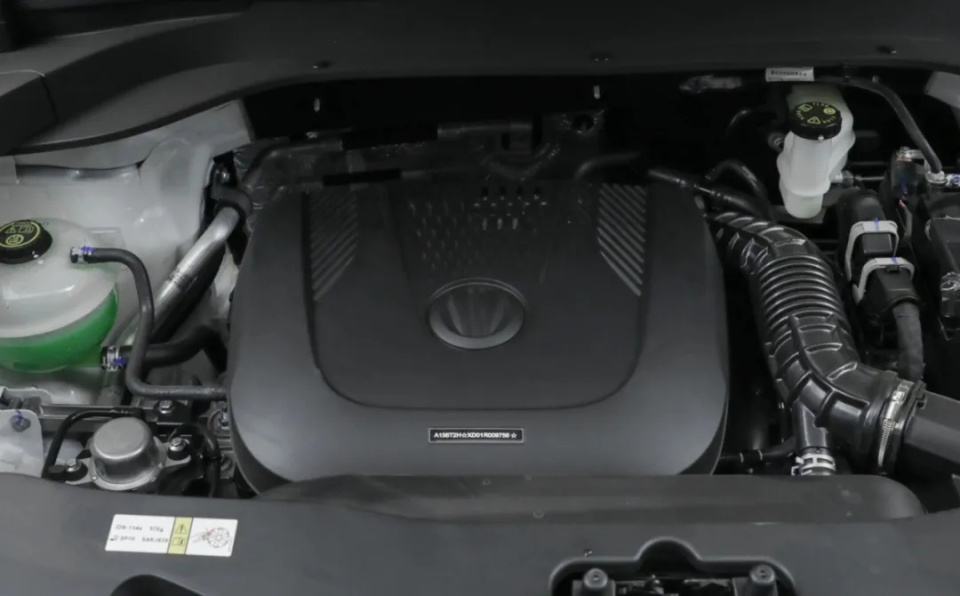 5t四缸涡轮增压发动机,最大功率为188马力,峰值扭矩为305牛米,传动