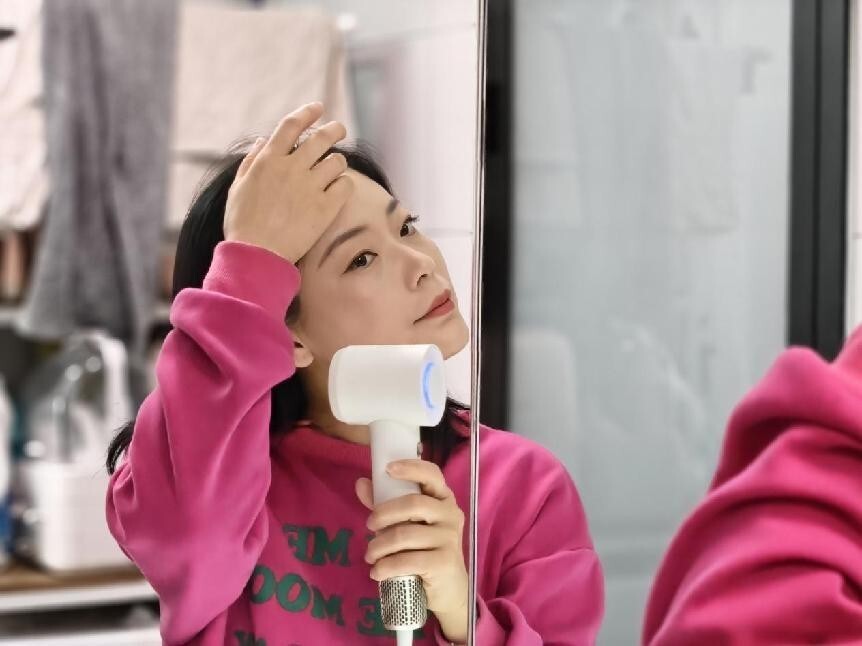 轻盈便携，秀发柔顺的秘密 DOCO LAB Mini 高速吹风机_腾讯新闻