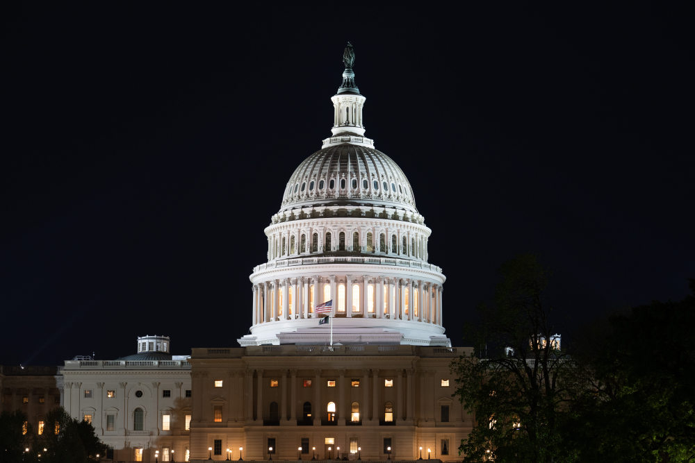 新华社记者 刘杰 摄这是4月23日在美国首都华盛顿拍摄的美国国会大厦.